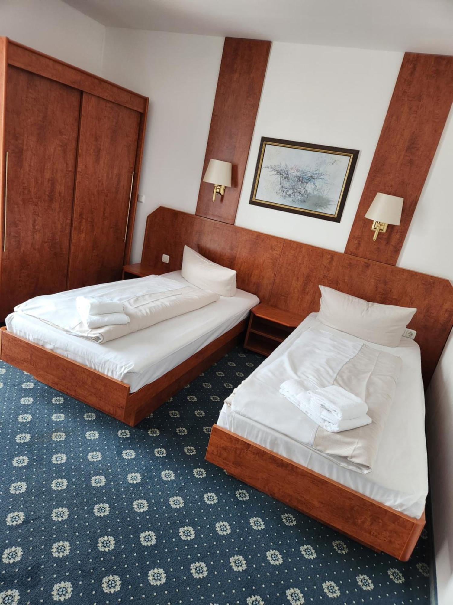 Hotel Hoyers In Pinneberg Prisdorf Exterior photo